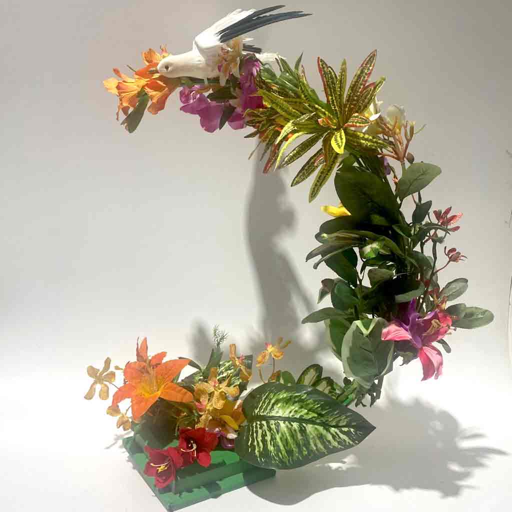 CENTREPIECE, Tropical Crescent Arrangement w Seagull